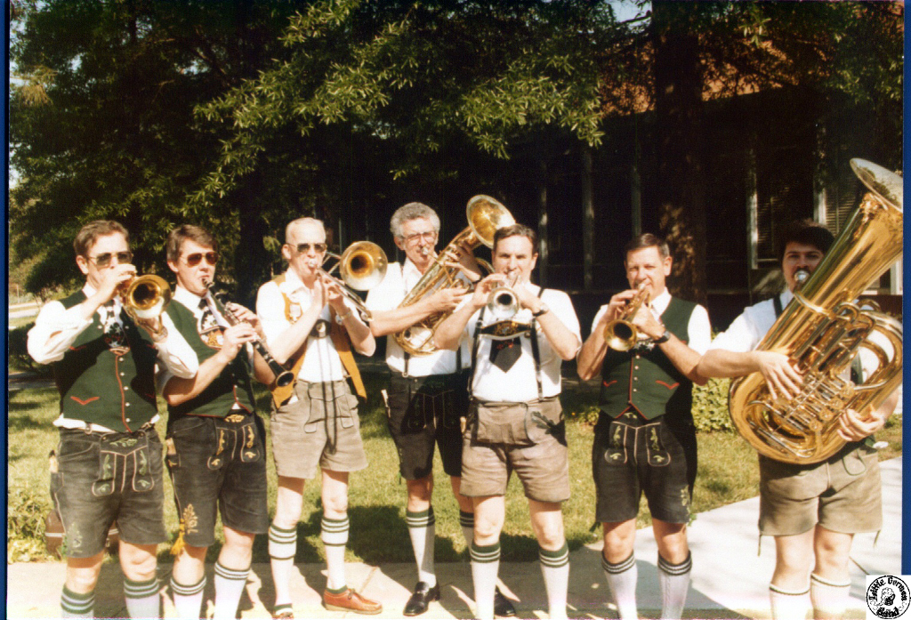 1982 05 01 01 Steve & Heidi's wedding.jpg
